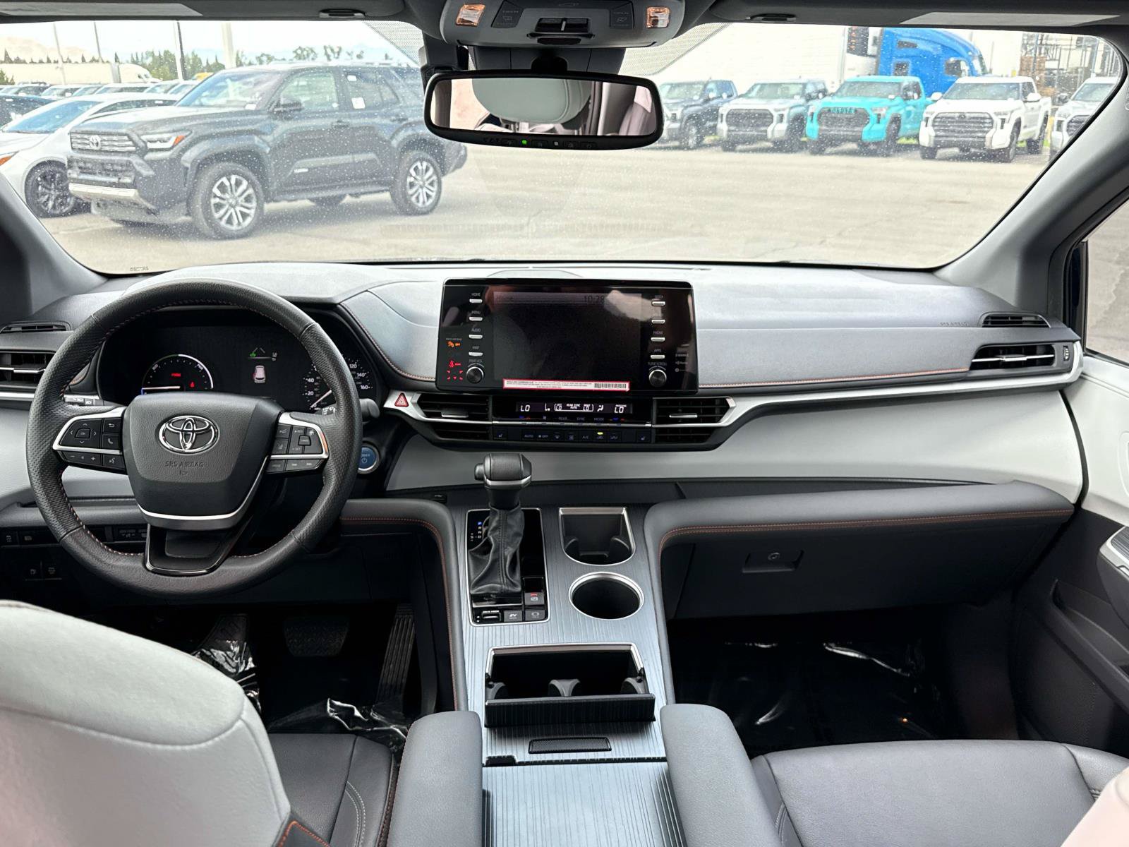 Used 2024 Toyota Sienna XSE FWD image 15