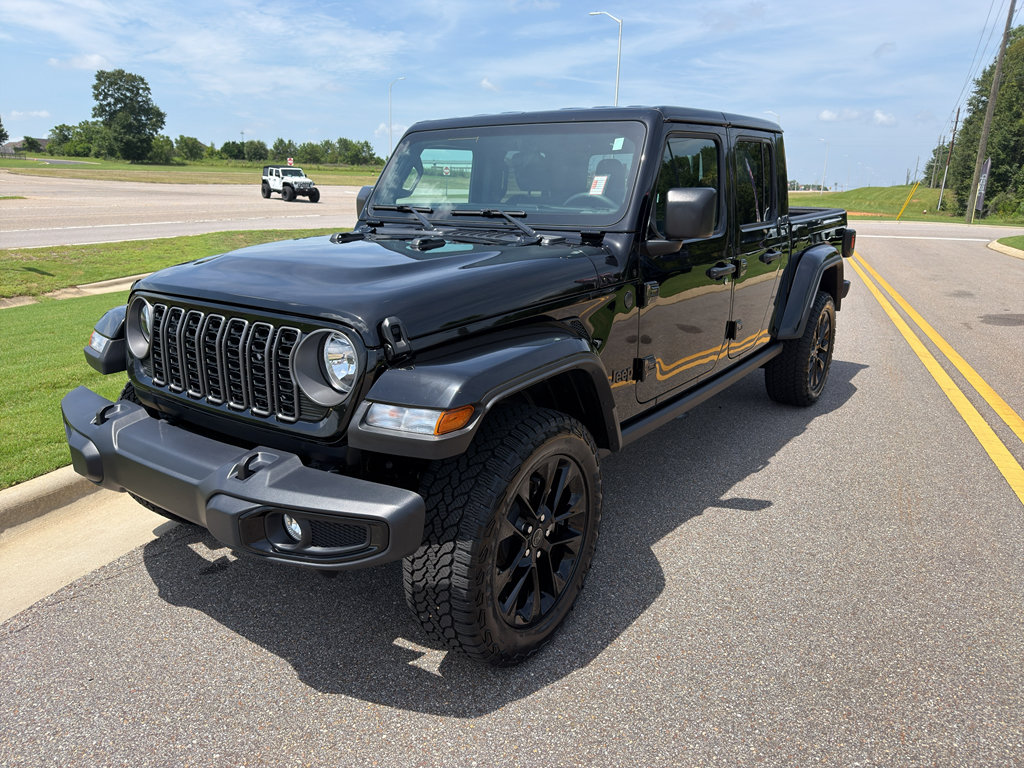 Certified 2025 Jeep Gladiator Sport AWD/4WD image 10