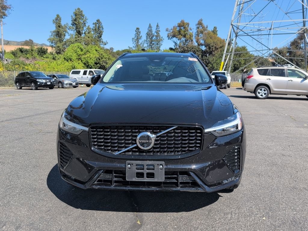 Used 2025 Volvo XC60 B5 Plus image 2