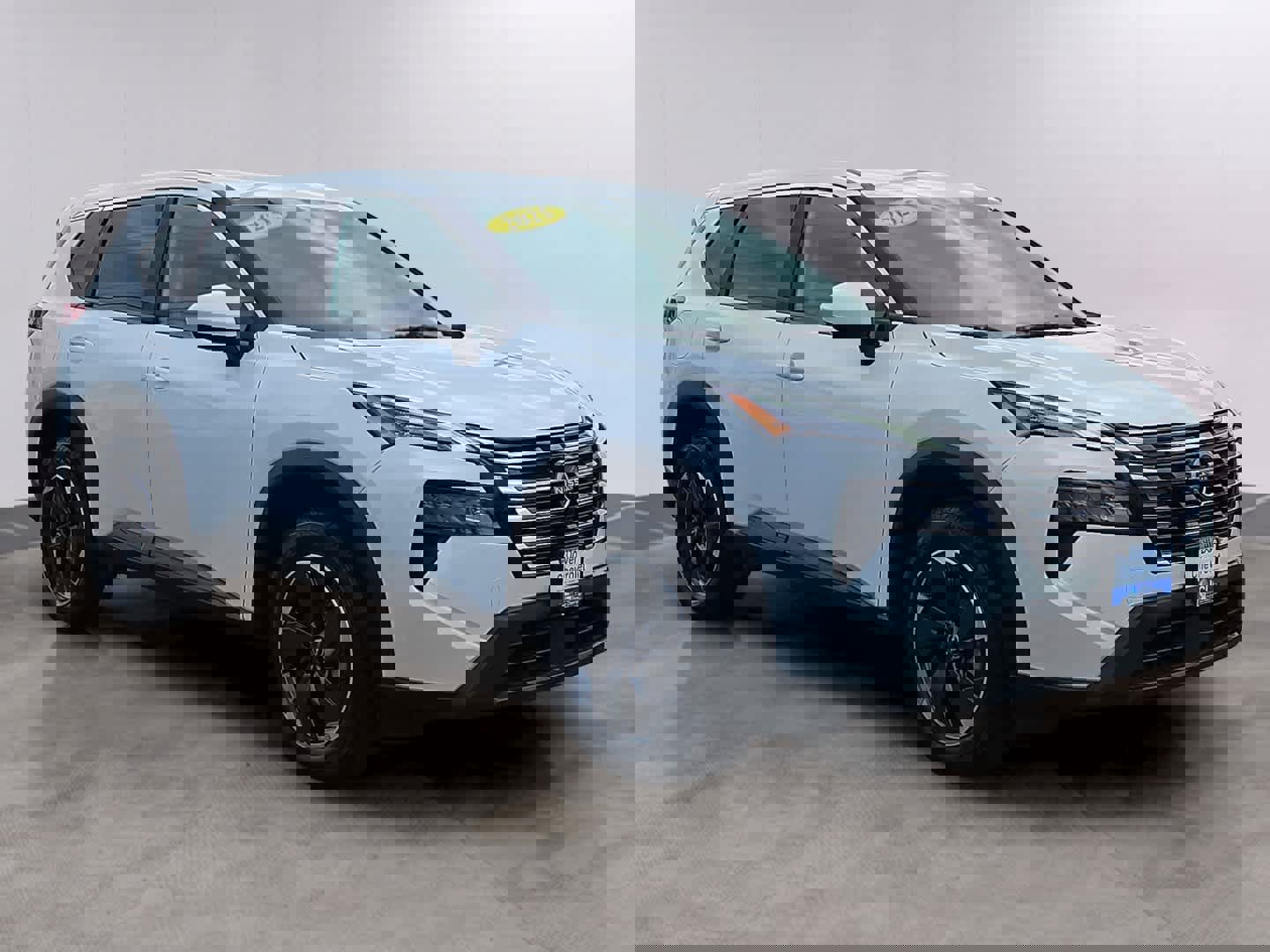 Used 2025 Nissan Rogue SV image 3