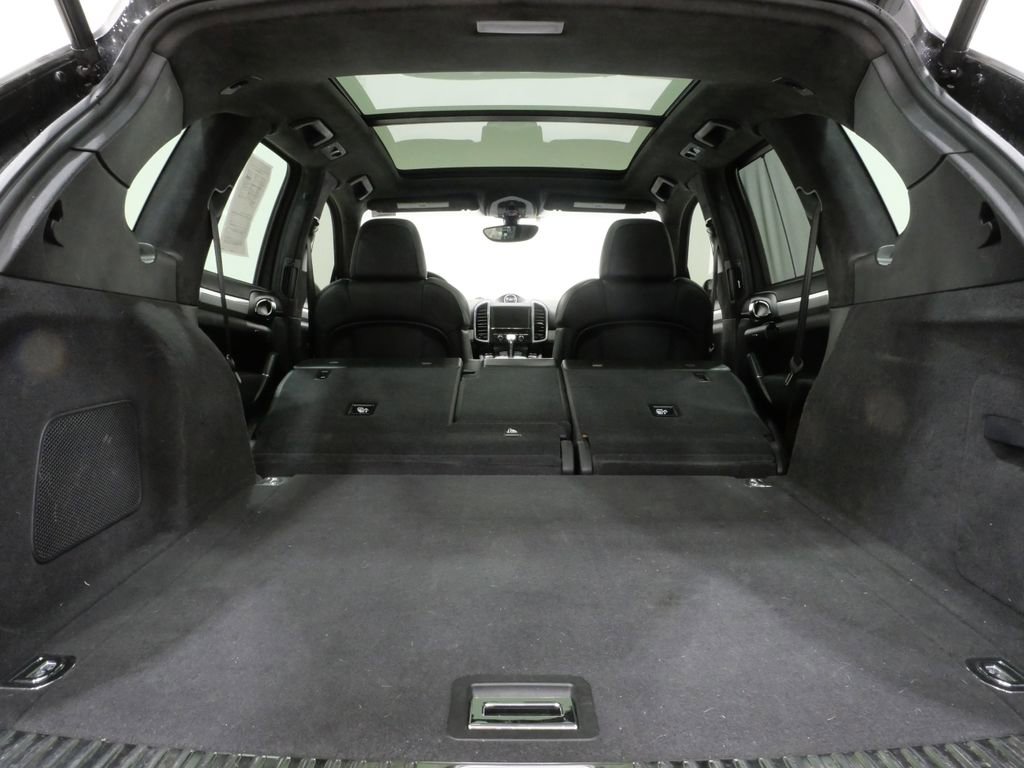 Used 2014 Porsche Cayenne Turbo image 32