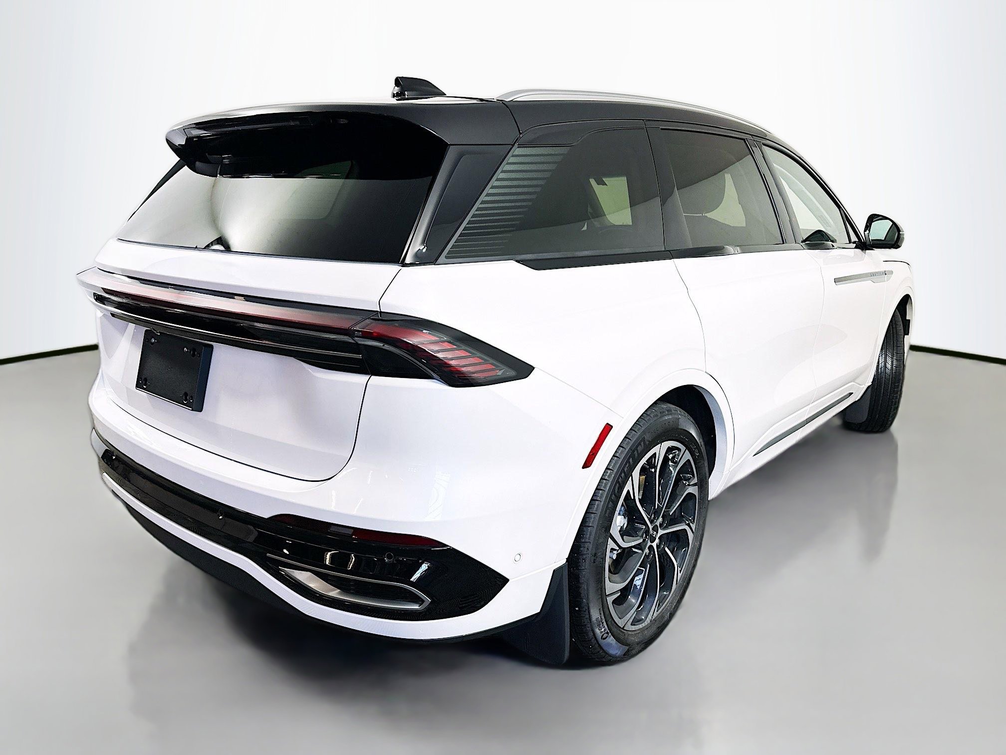 Used 2024 Lincoln Nautilus Reserve w/ Equipment Group 202A image 7