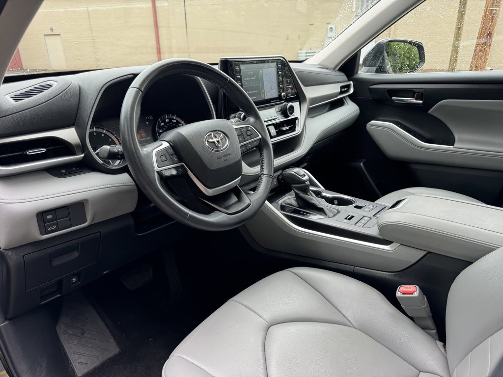 Used 2022 Toyota Highlander XLE image 29