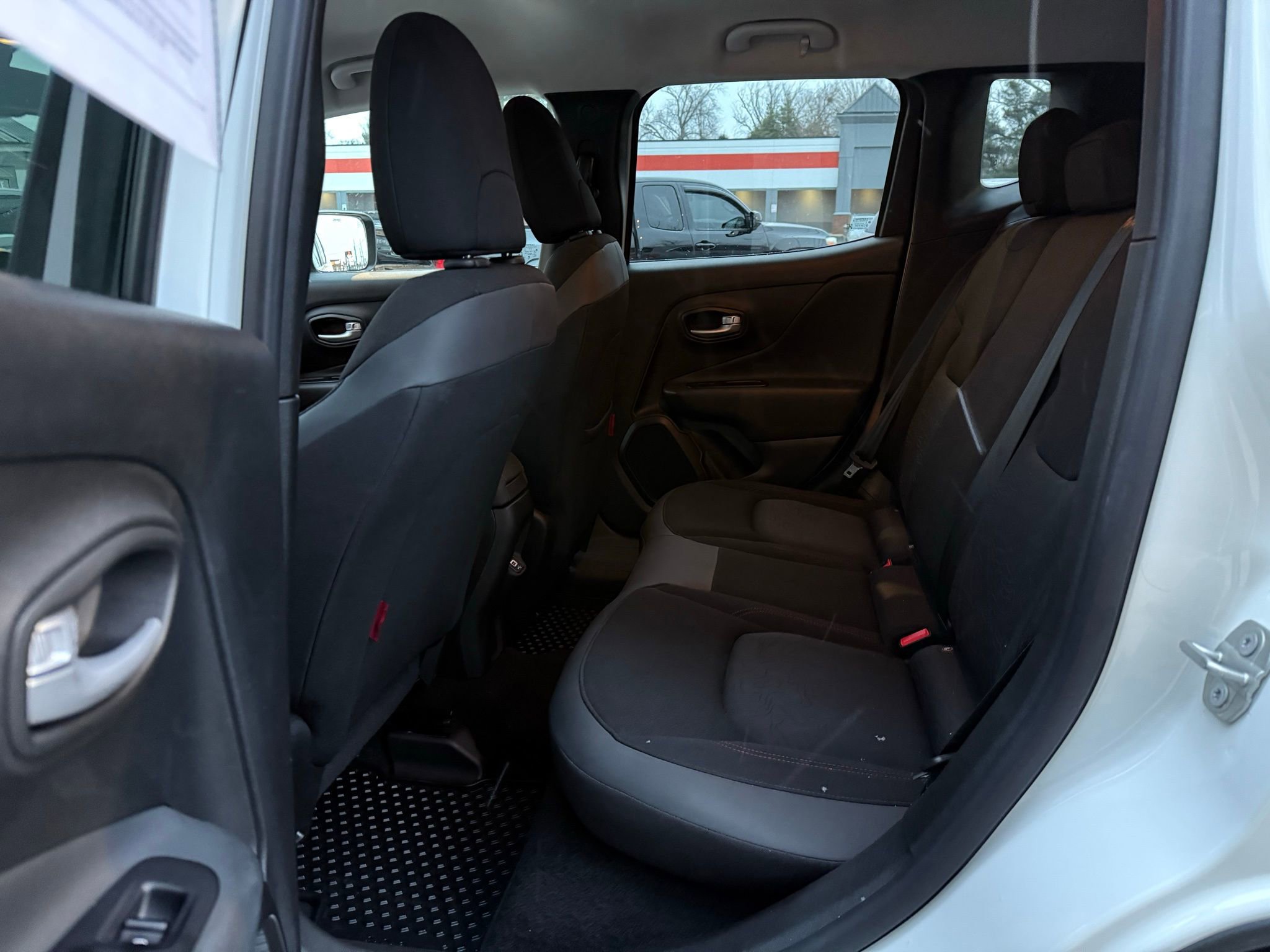 Used 2023 Jeep Renegade Trailhawk image 38