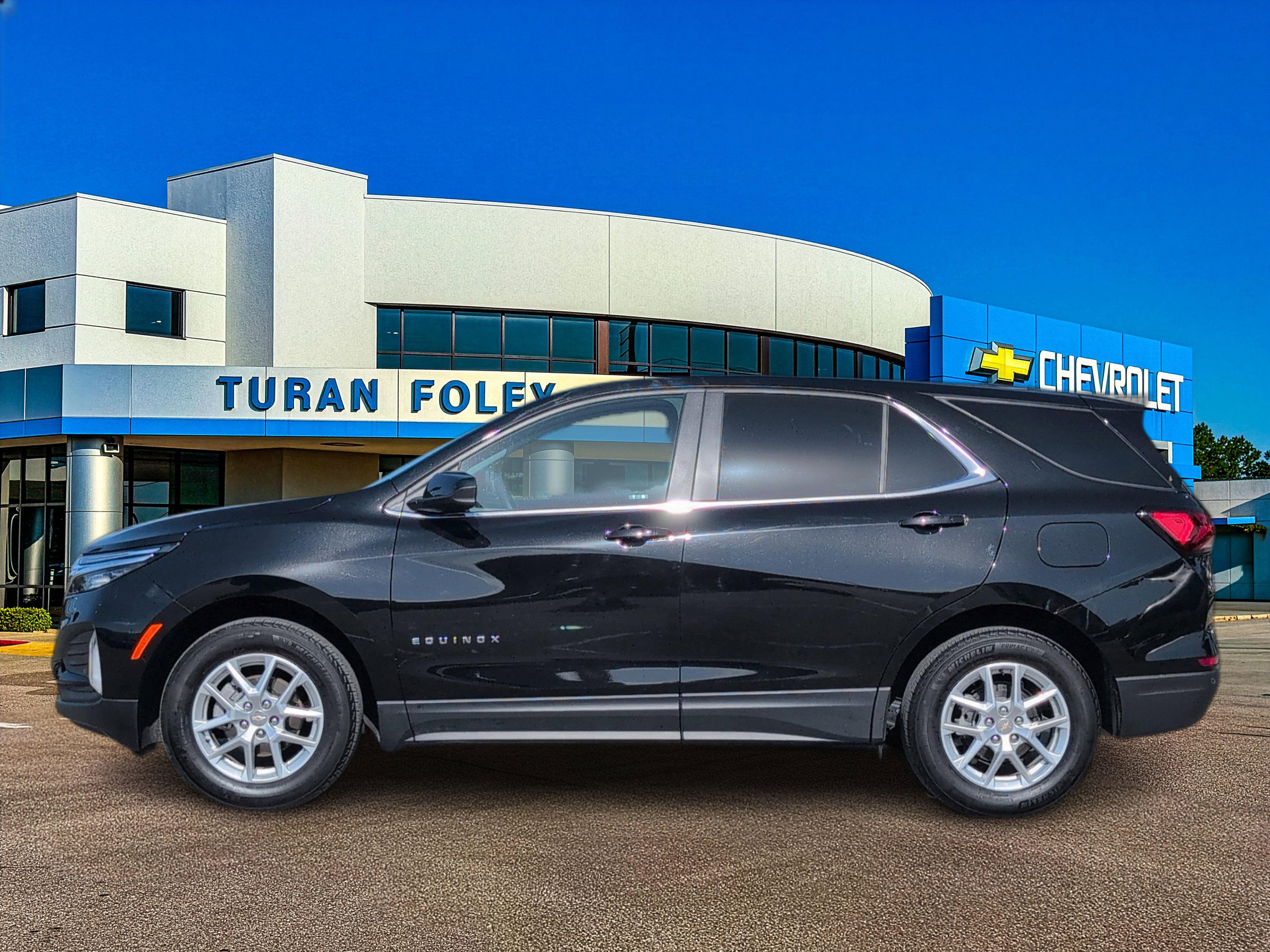 Certified 2024 Chevrolet Equinox LT w/ LPO, Floor Liner Package FWD image 2