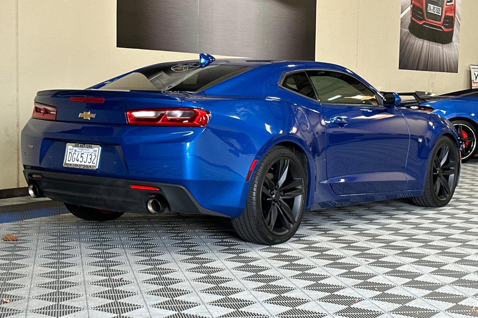Used 2016 Chevrolet Camaro LT RWD image 4