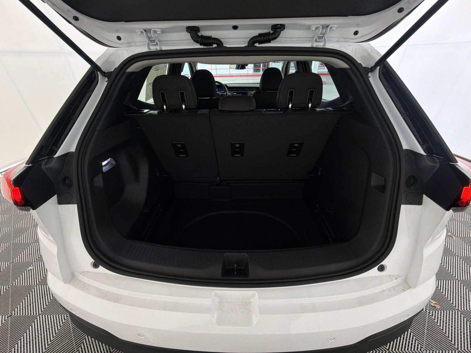 New 2027 Chevrolet Bolt LT w/ Comfort Package image 25