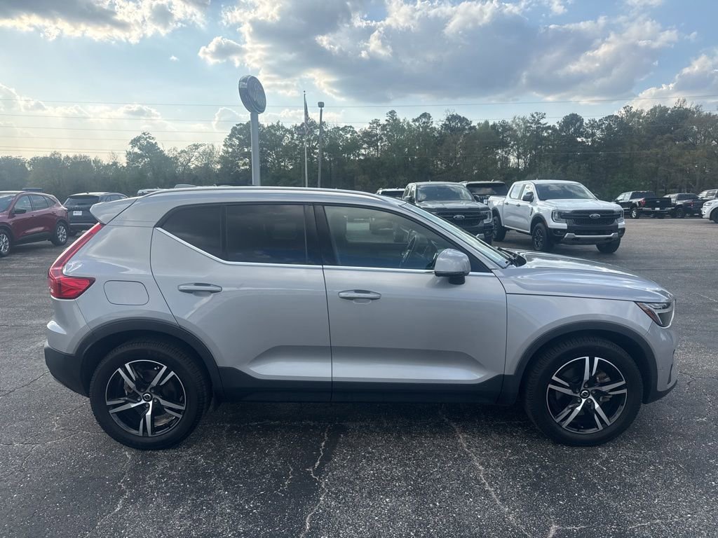 Used 2023 Volvo XC40 B5 Plus AWD/4WD image 23