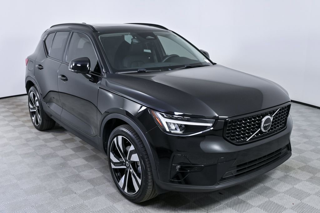 Certified 2023 Volvo XC40 B4 Plus w/ Driver Assist Package image 28