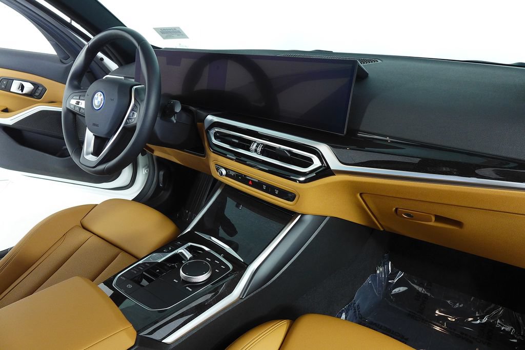 Used 2024 BMW 330e w/ Convenience Package RWD image 13