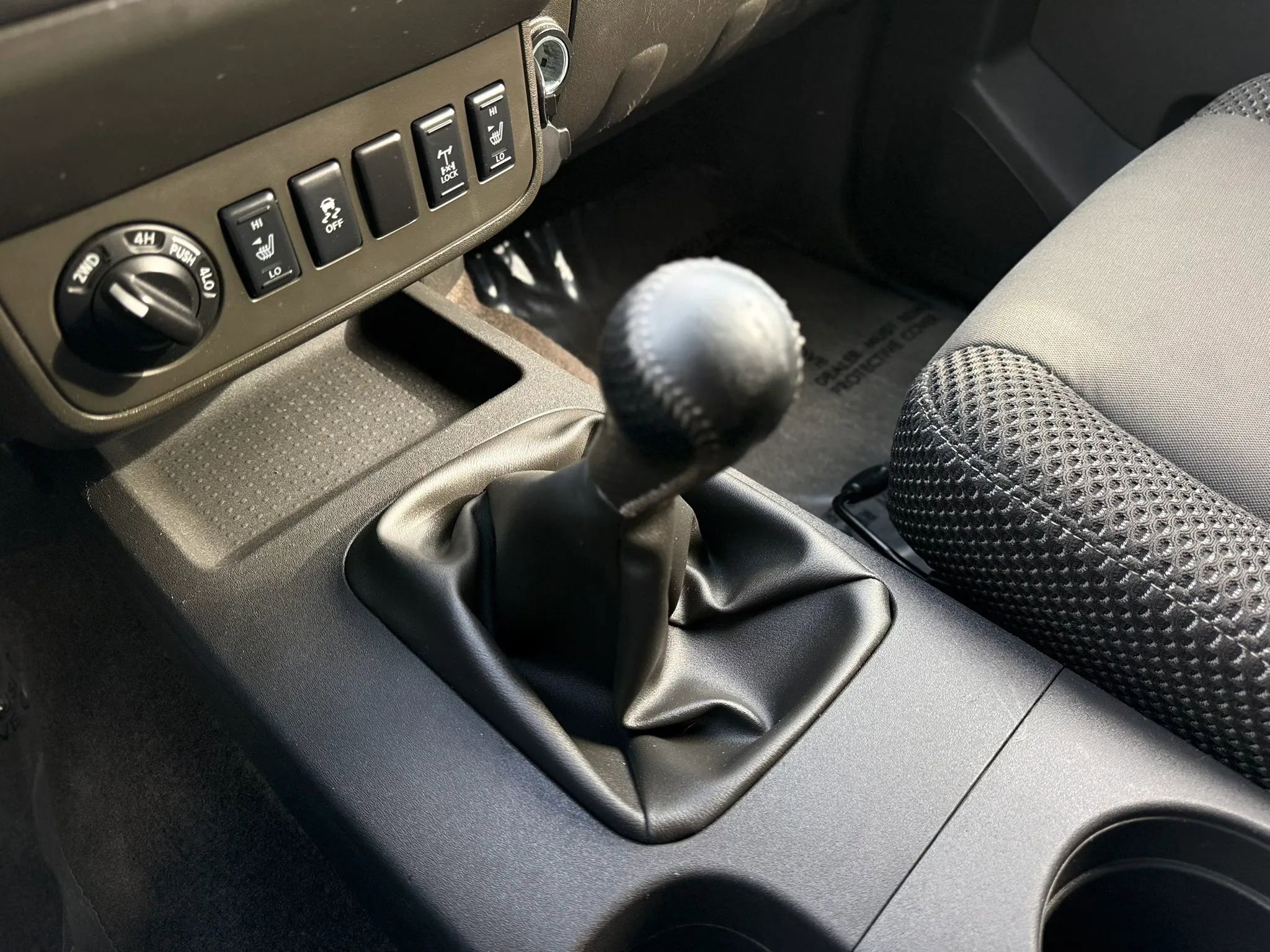 Used 2014 Nissan Xterra PRO-4X w/ Nevada Tow Package AWD/4WD image 35