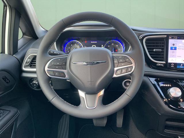 New 2026 Chrysler Pacifica Select image 25