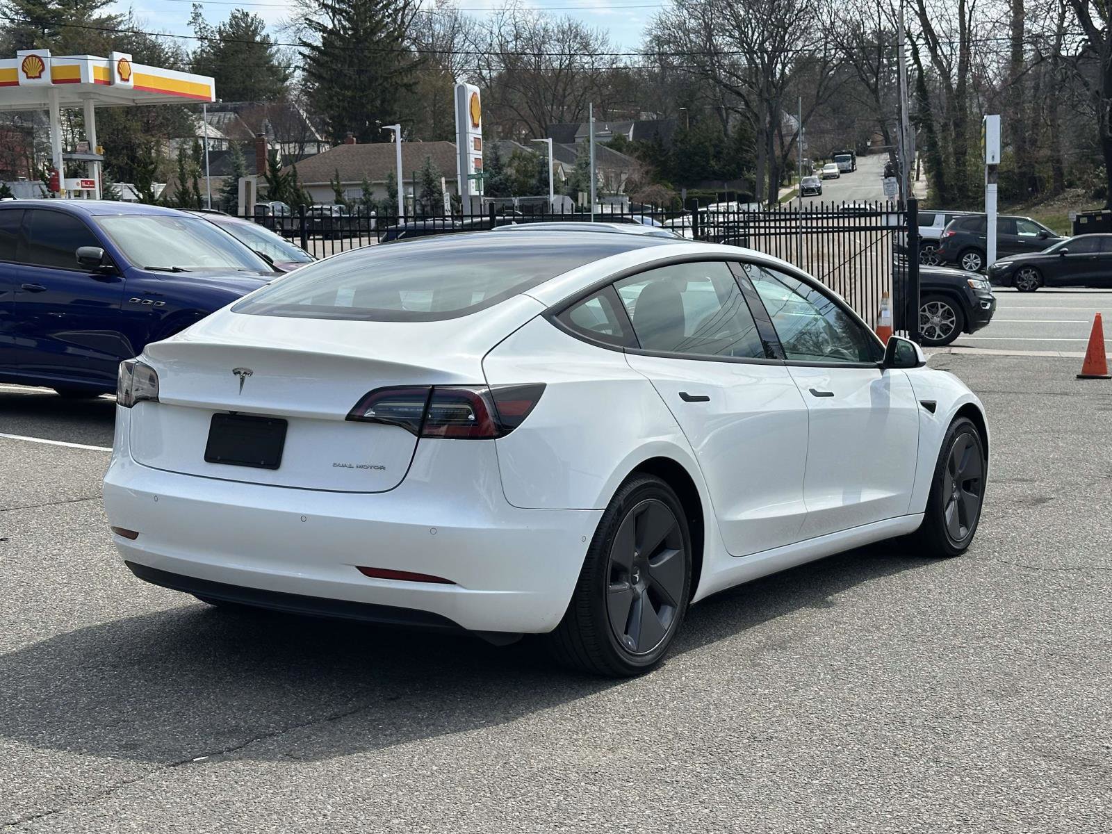Used 2022 Tesla Model 3 Long Range AWD/4WD image 3