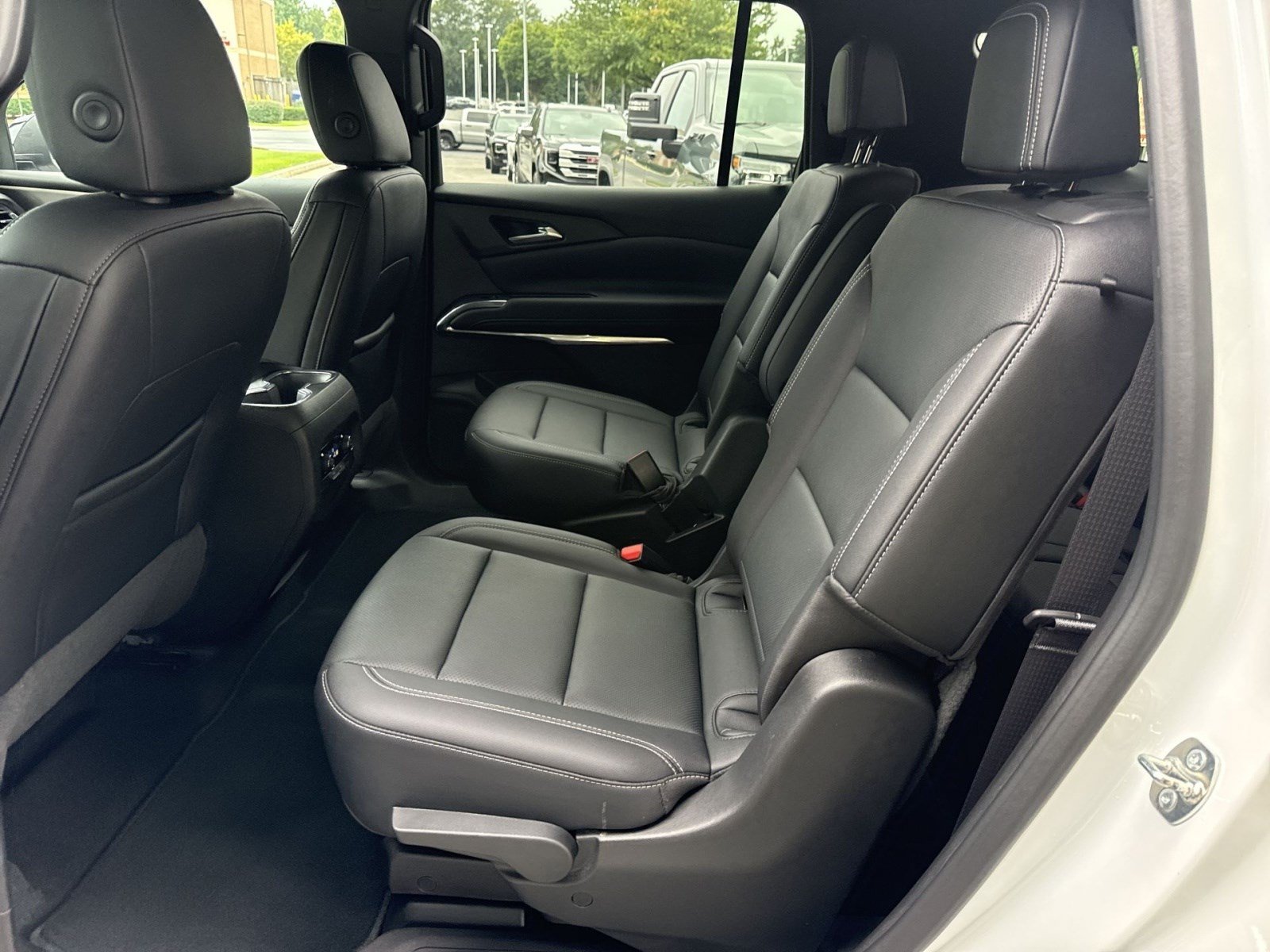 Used 2025 Chevrolet Traverse LT w/ Driver Confidence Package AWD/4WD image 23