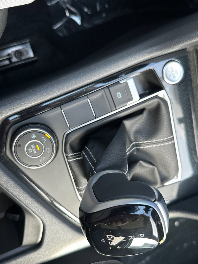 New 2025 Volkswagen Taos SEL image 47