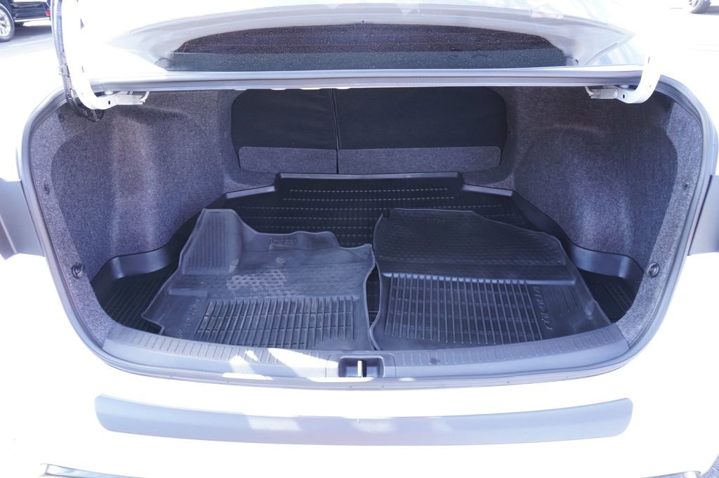 Used 2025 Toyota Corolla SE image 8