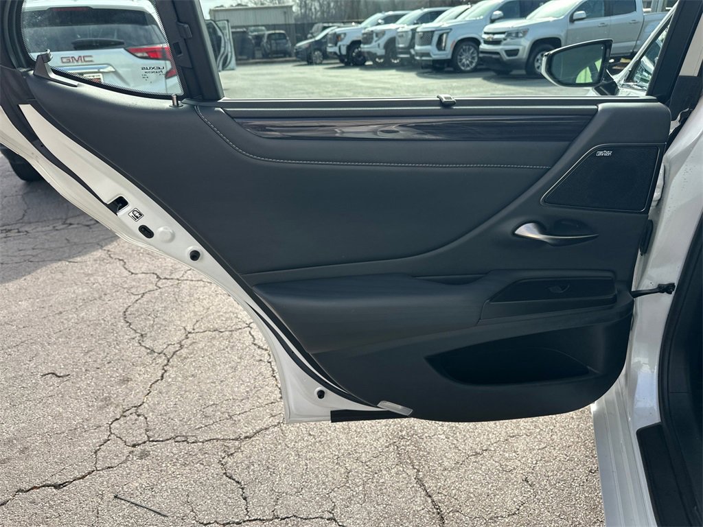 Used 2019 Lexus ES 350 Ultra Luxury w/ Accessory Package image 22