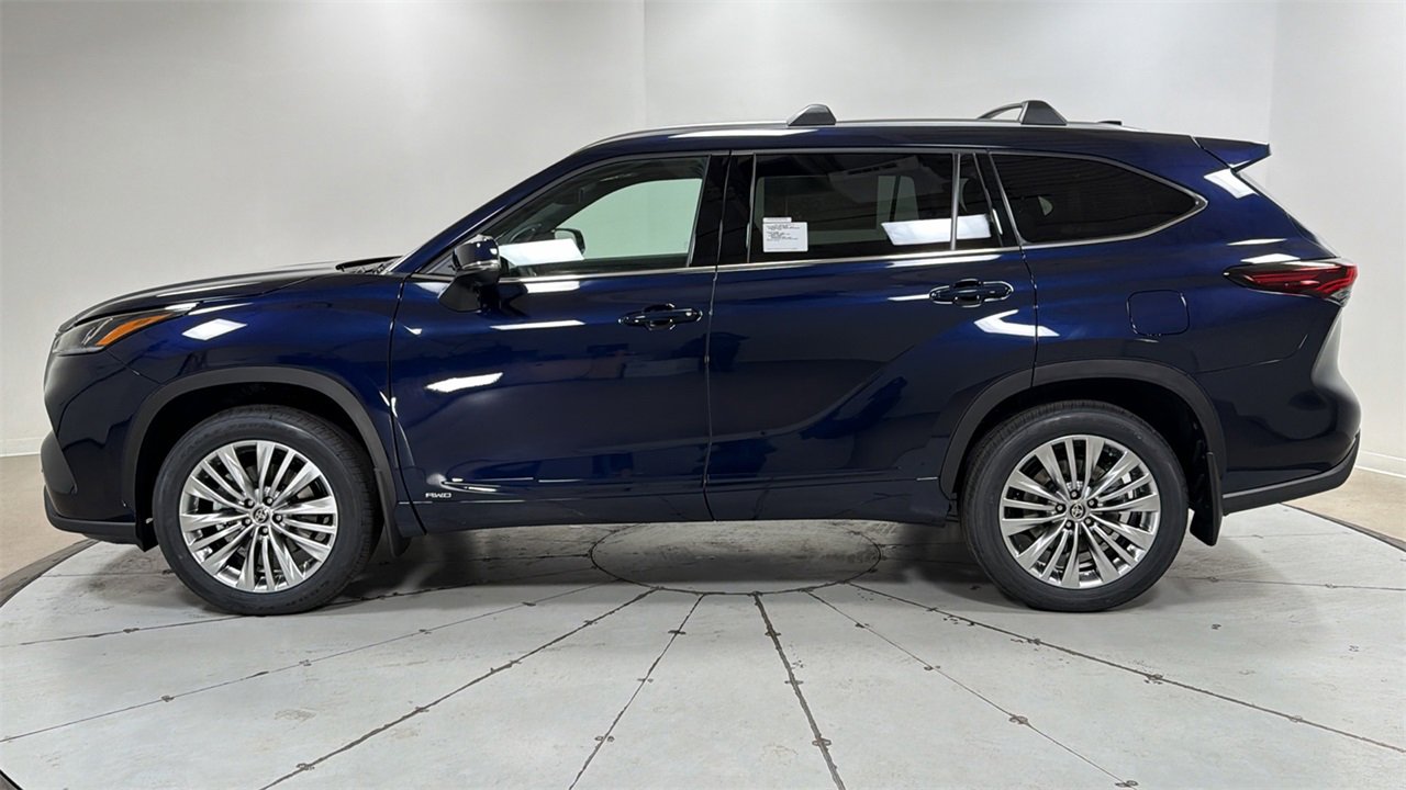 New 2026 Toyota Highlander Platinum image 8