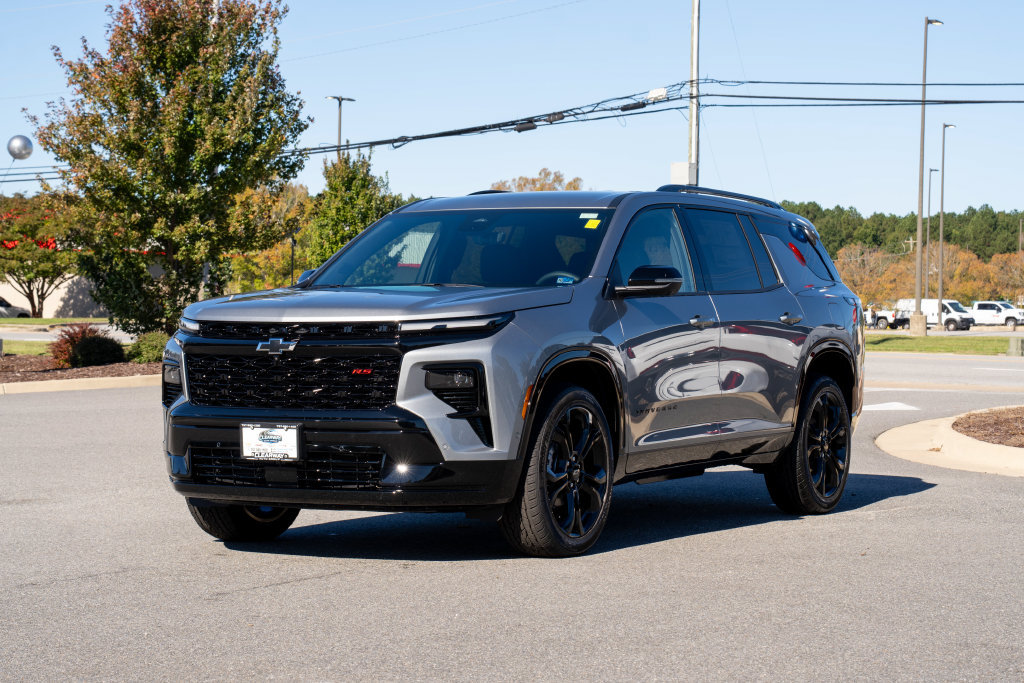 New 2027 Chevrolet Traverse RS w/ LPO, Floor Liner Package FWD image 3