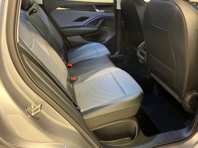 Certified 2025 Volkswagen Tiguan SE FWD image 13