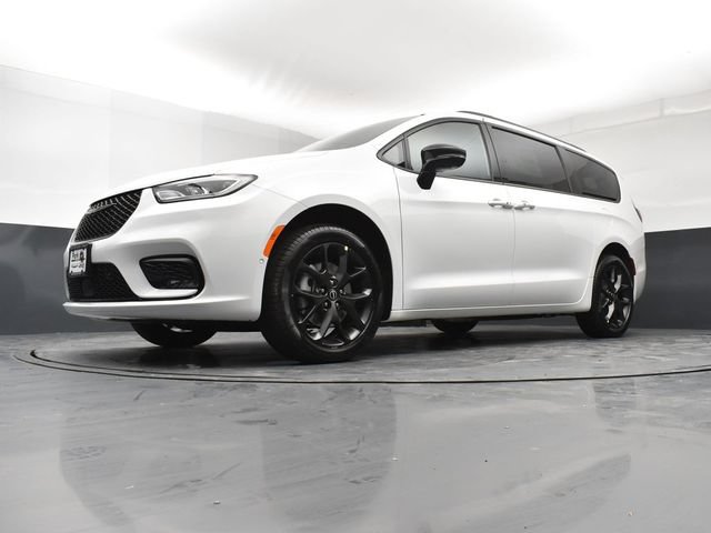 New 2026 Chrysler Pacifica Select w/ S Appearance Package AWD/4WD image 21