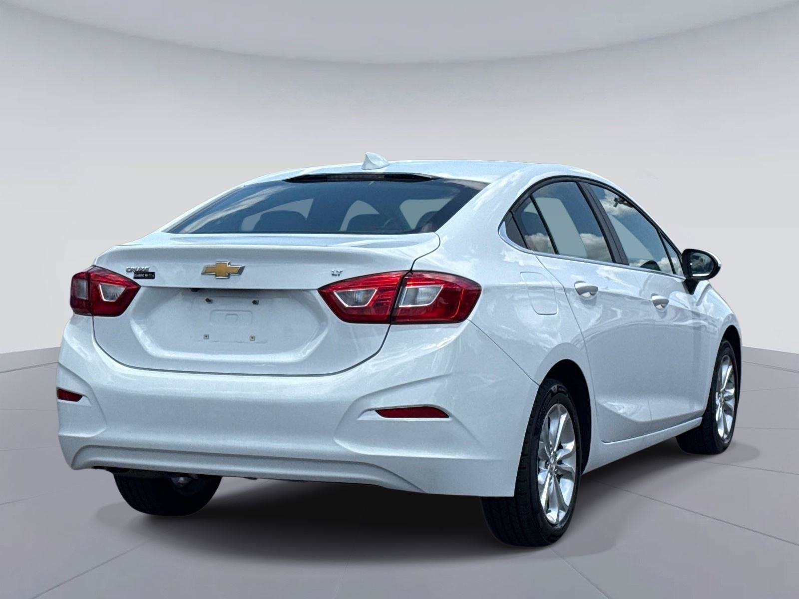Used 2019 Chevrolet Cruze LT FWD image 3