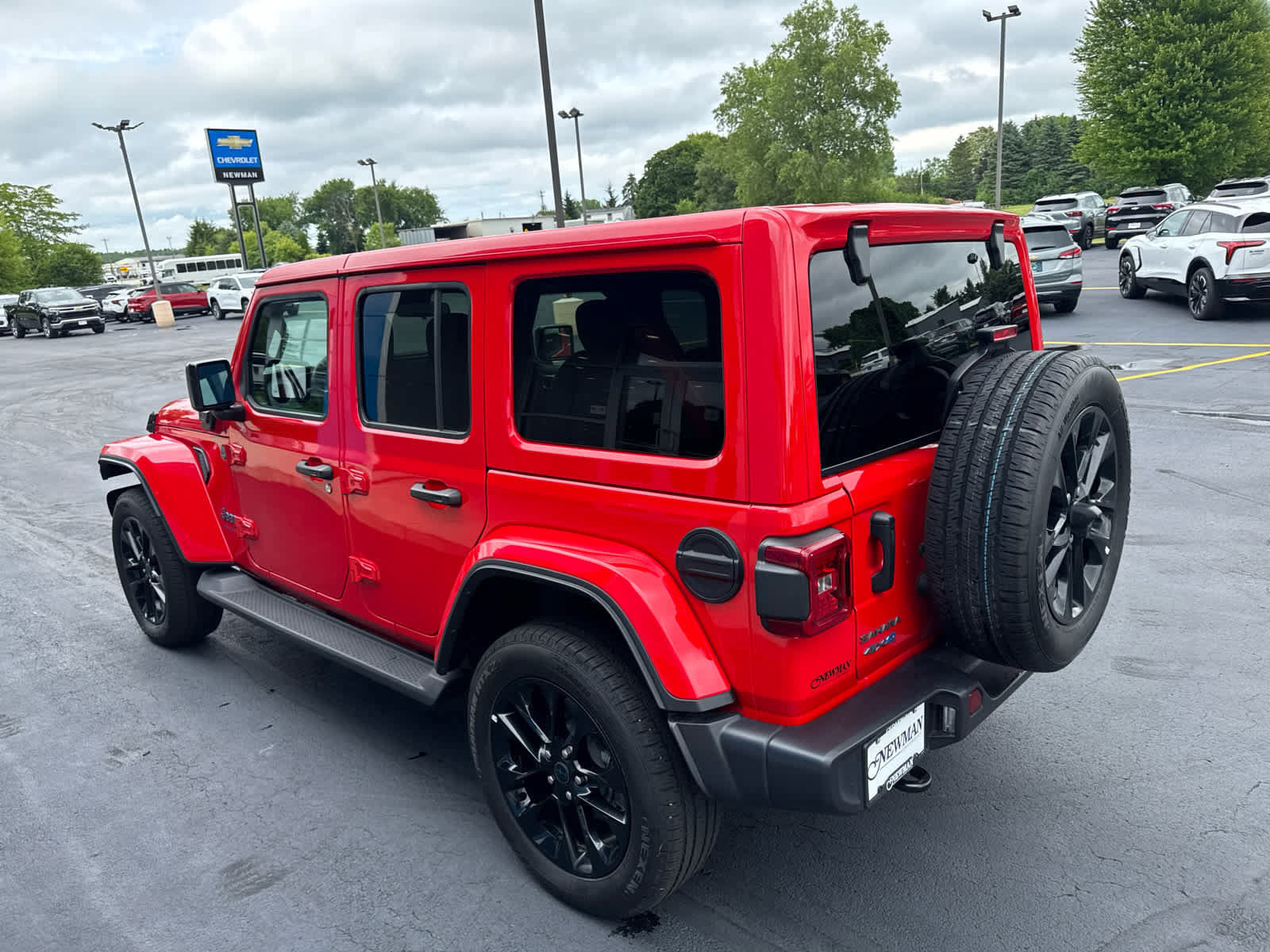 Used 2025 Jeep Wrangler Unlimited Sahara AWD/4WD image 9