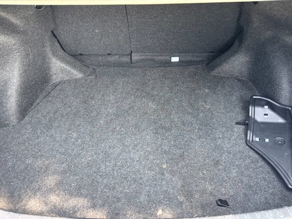 Used 2017 Toyota Corolla LE FWD image 11