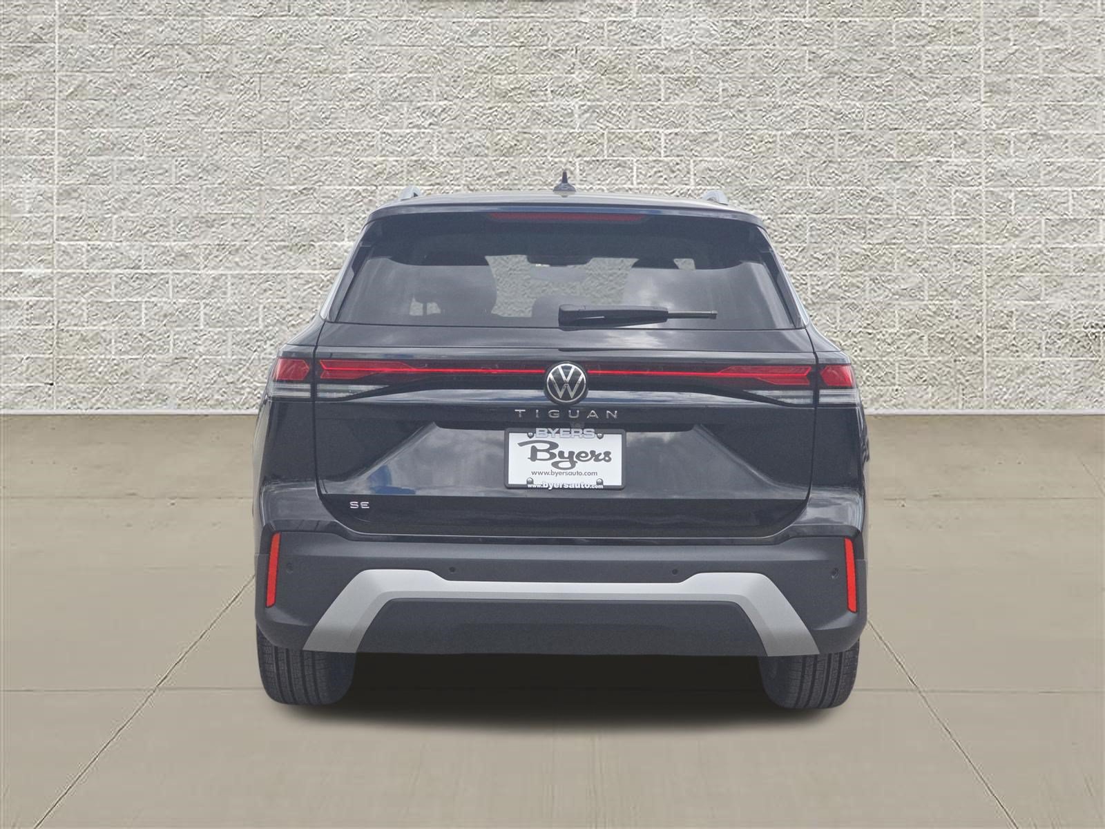 New 2026 Volkswagen Tiguan SE FWD image 6