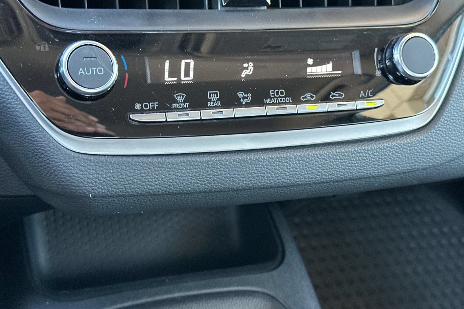 Used 2025 Toyota Corolla LE FWD image 19