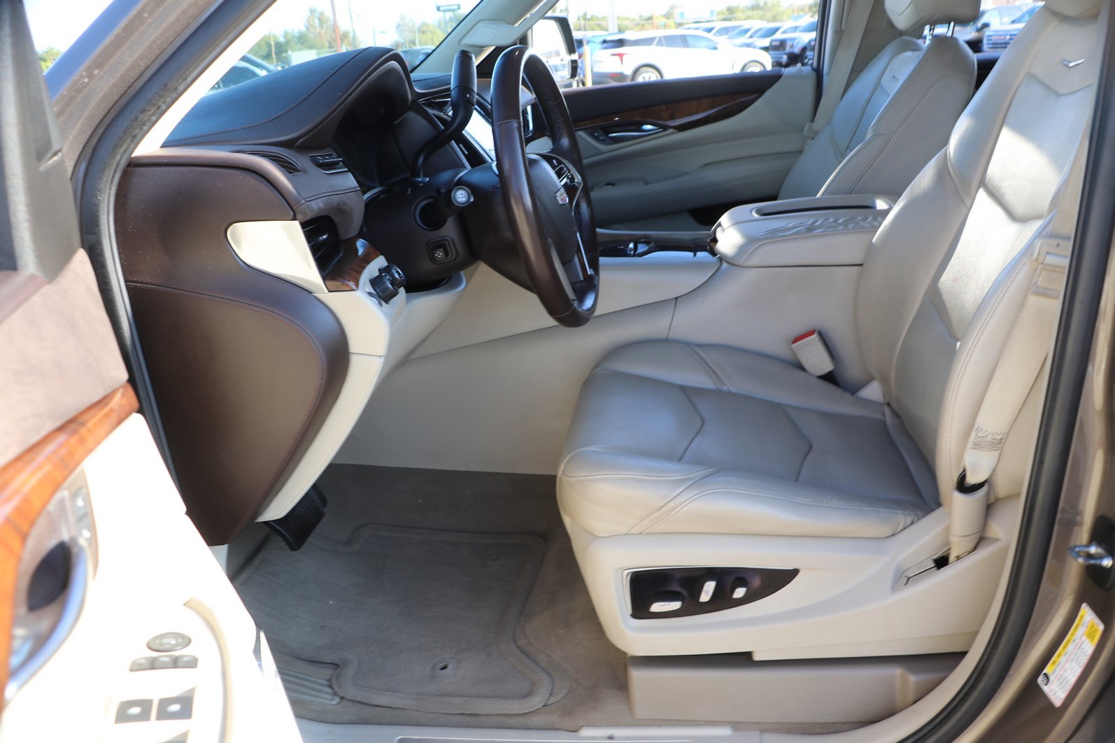 Used 2015 Cadillac Escalade Premium AWD/4WD image 13