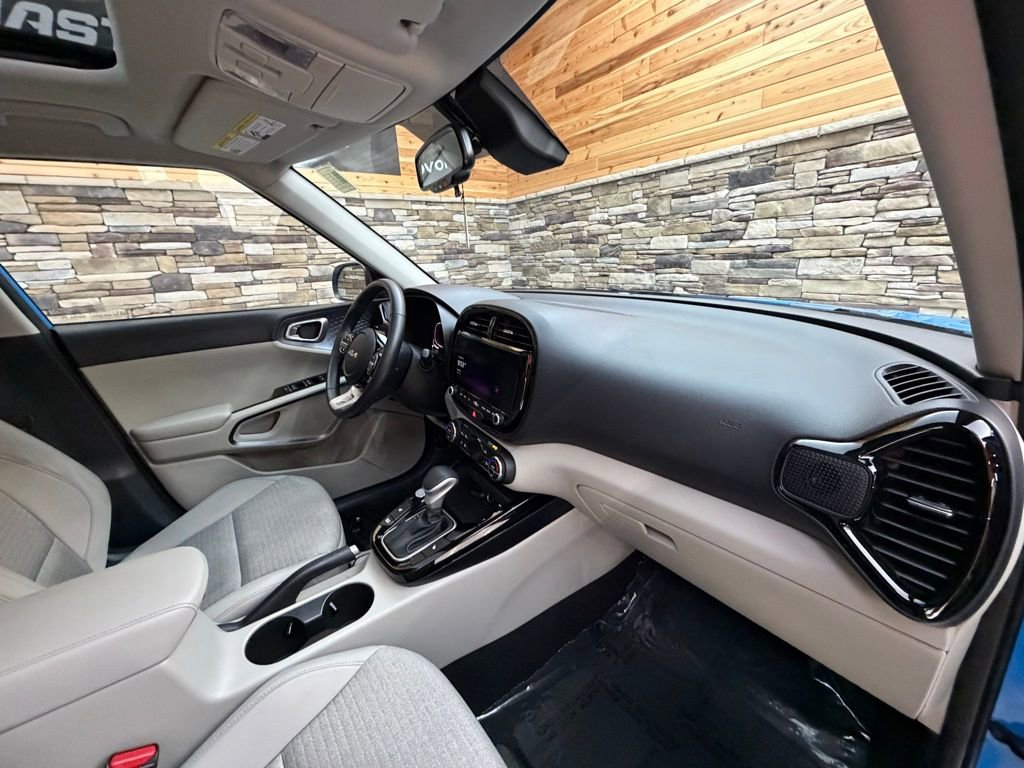 Used 2023 Kia Soul EX image 15