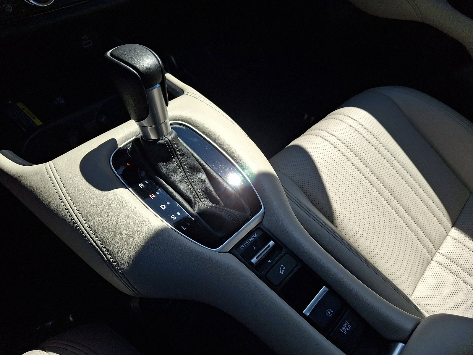 Used 2024 Honda HR-V EX-L image 18