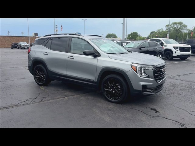 Certified 2023 GMC Terrain SLE w/ Driver Convenience Package AWD/4WD image 2
