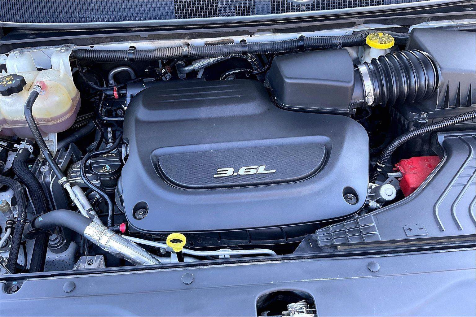 Used 2017 Chrysler Pacifica Touring-L Plus w/ Tire & Wheel Group FWD image 10
