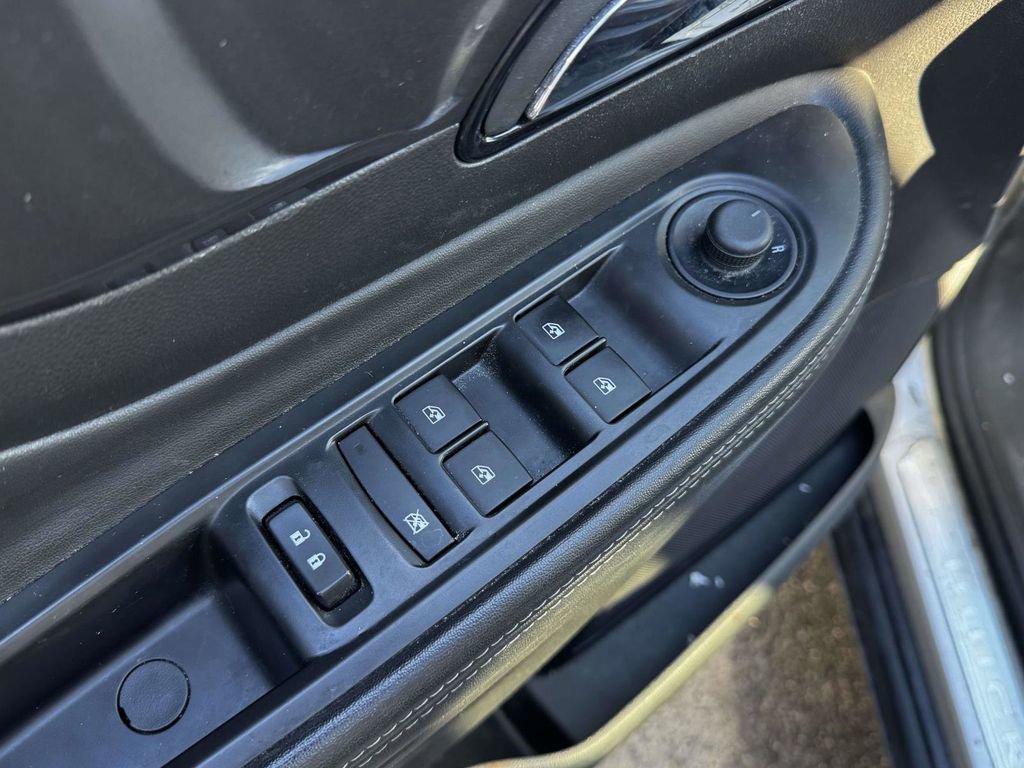 Used 2022 Buick Encore Preferred w/ Safety Package image 13