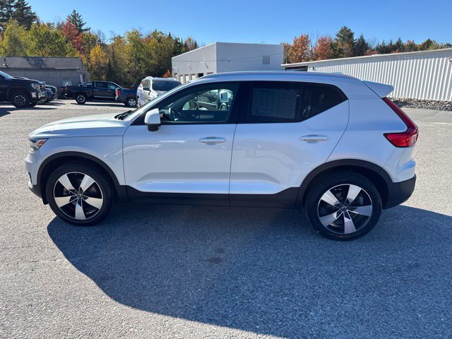 Used 2021 Volvo XC40 T5 Momentum w/ Premium Package AWD/4WD image 2