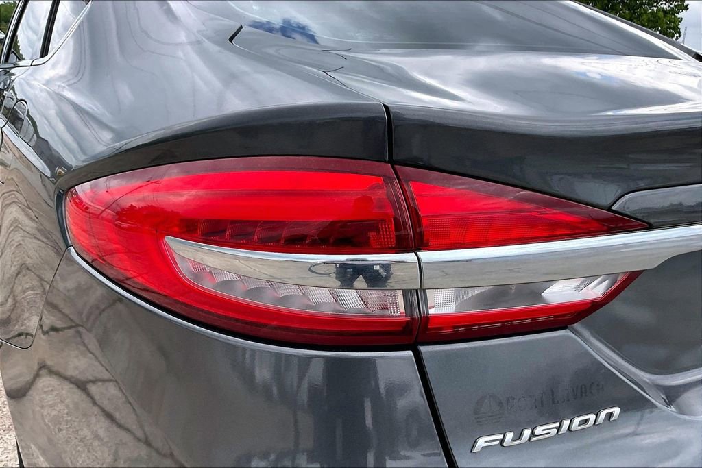 Used 2017 Ford Fusion SE w/ Fusion SE Technology Package FWD image 20