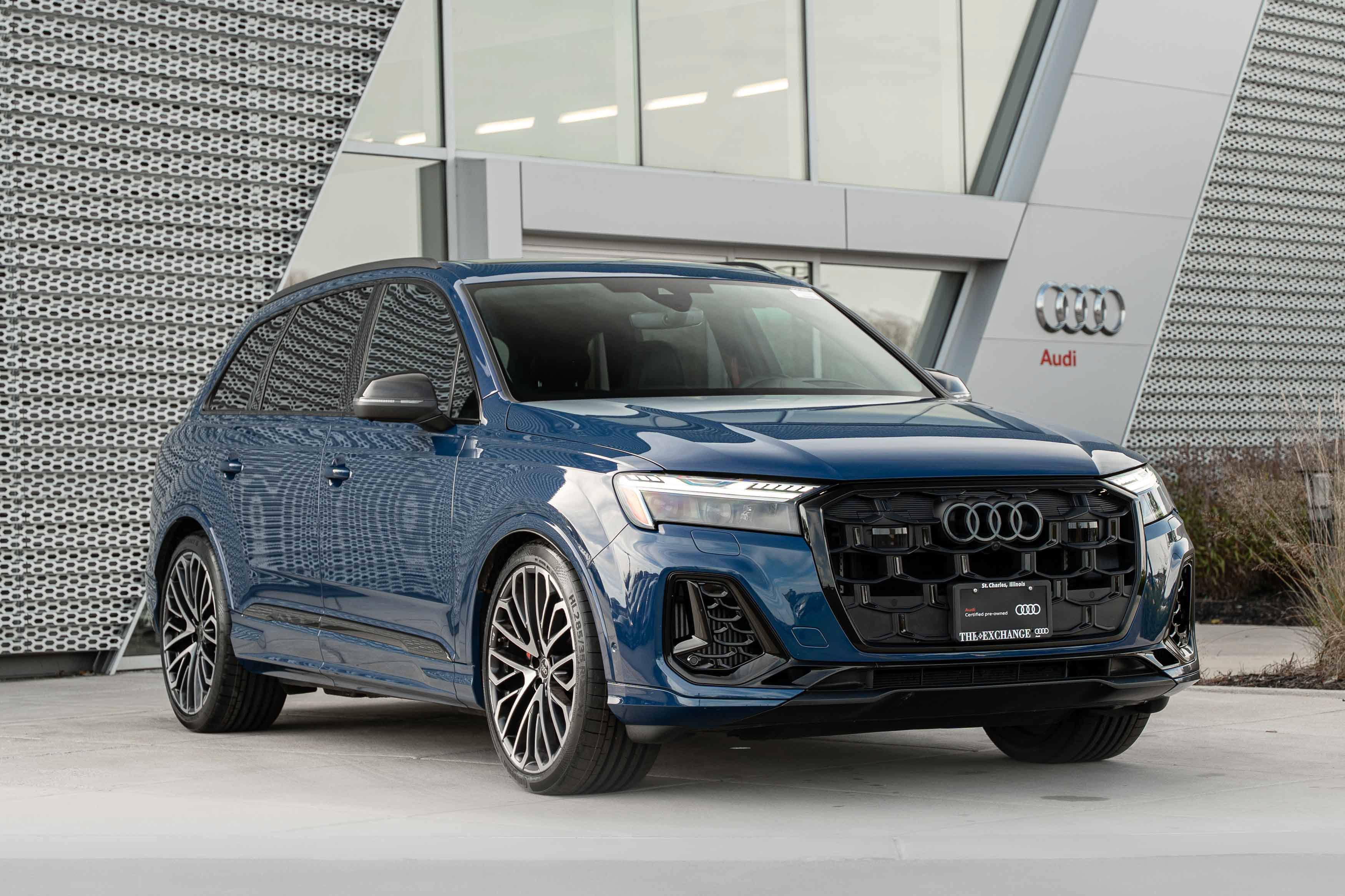 Certified 2025 Audi SQ7 Prestige AWD/4WD image 1