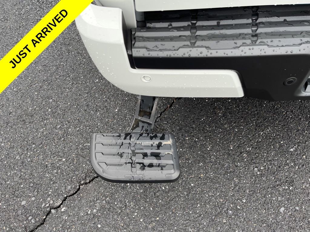 Used 2024 Nissan Frontier PRO-4X w/ Technology Package image 18