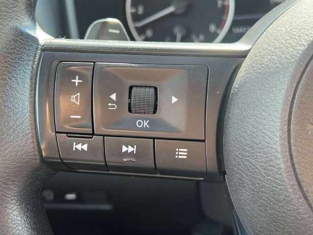 Used 2024 Nissan Rogue SV AWD/4WD image 19