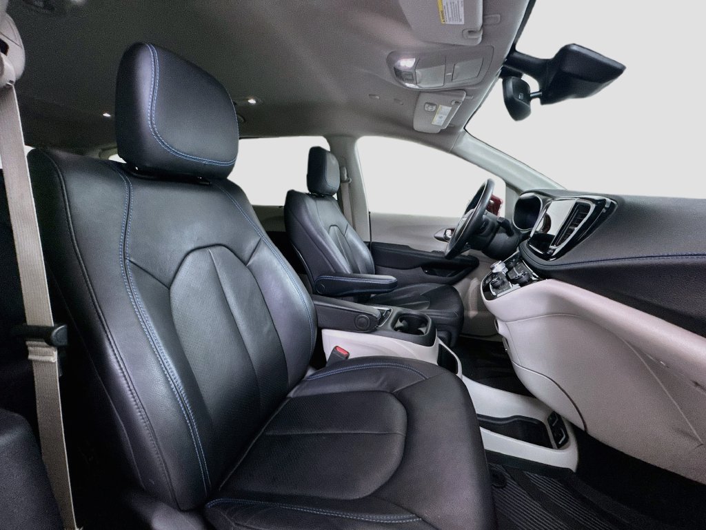 Used 2021 Chrysler Pacifica Touring-L FWD image 28