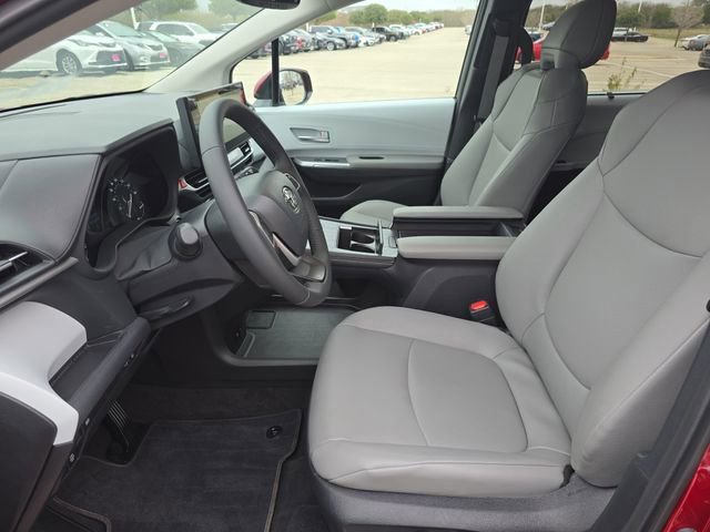 Used 2025 Toyota Sienna XLE image 16