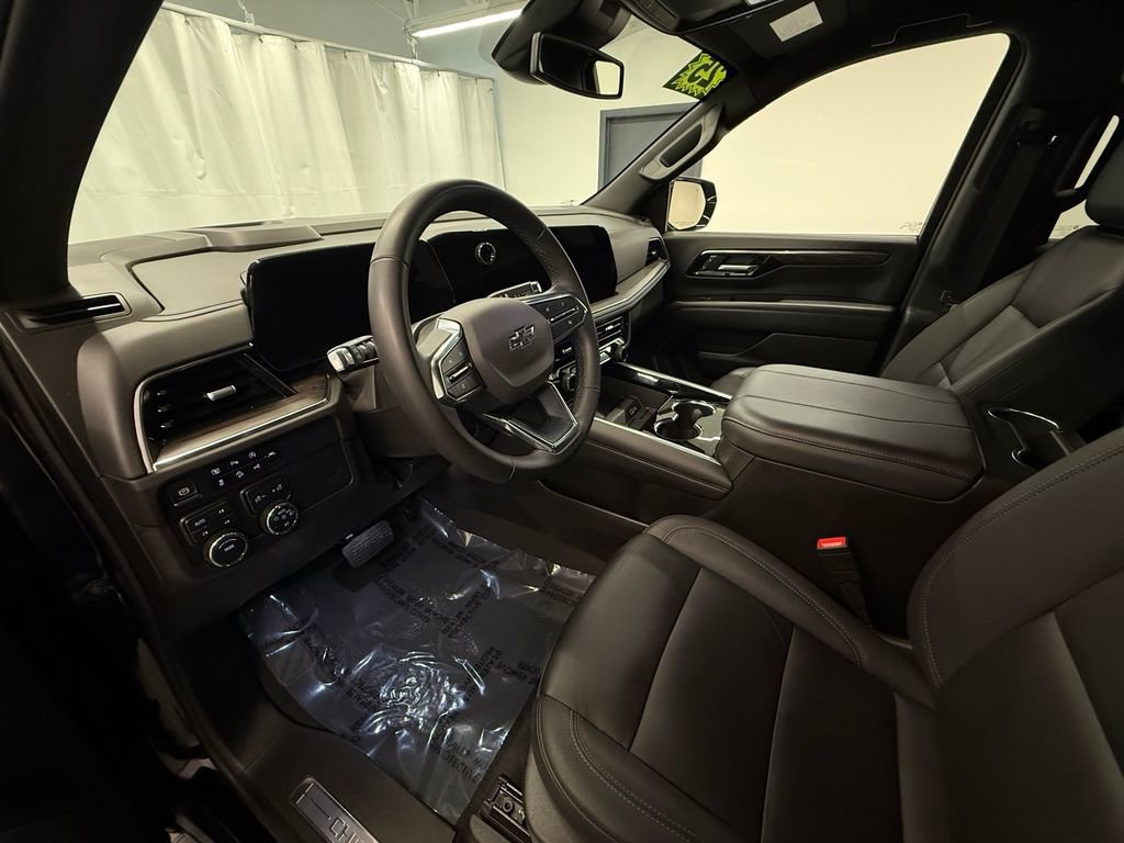 Used 2025 Chevrolet Suburban Z71 image 11