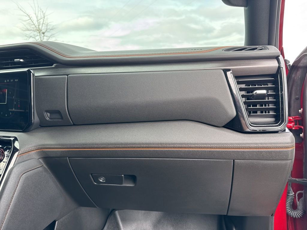 Used 2025 GMC Sierra 2500 AT4 w/ AT4 Premium Plus Package image 19