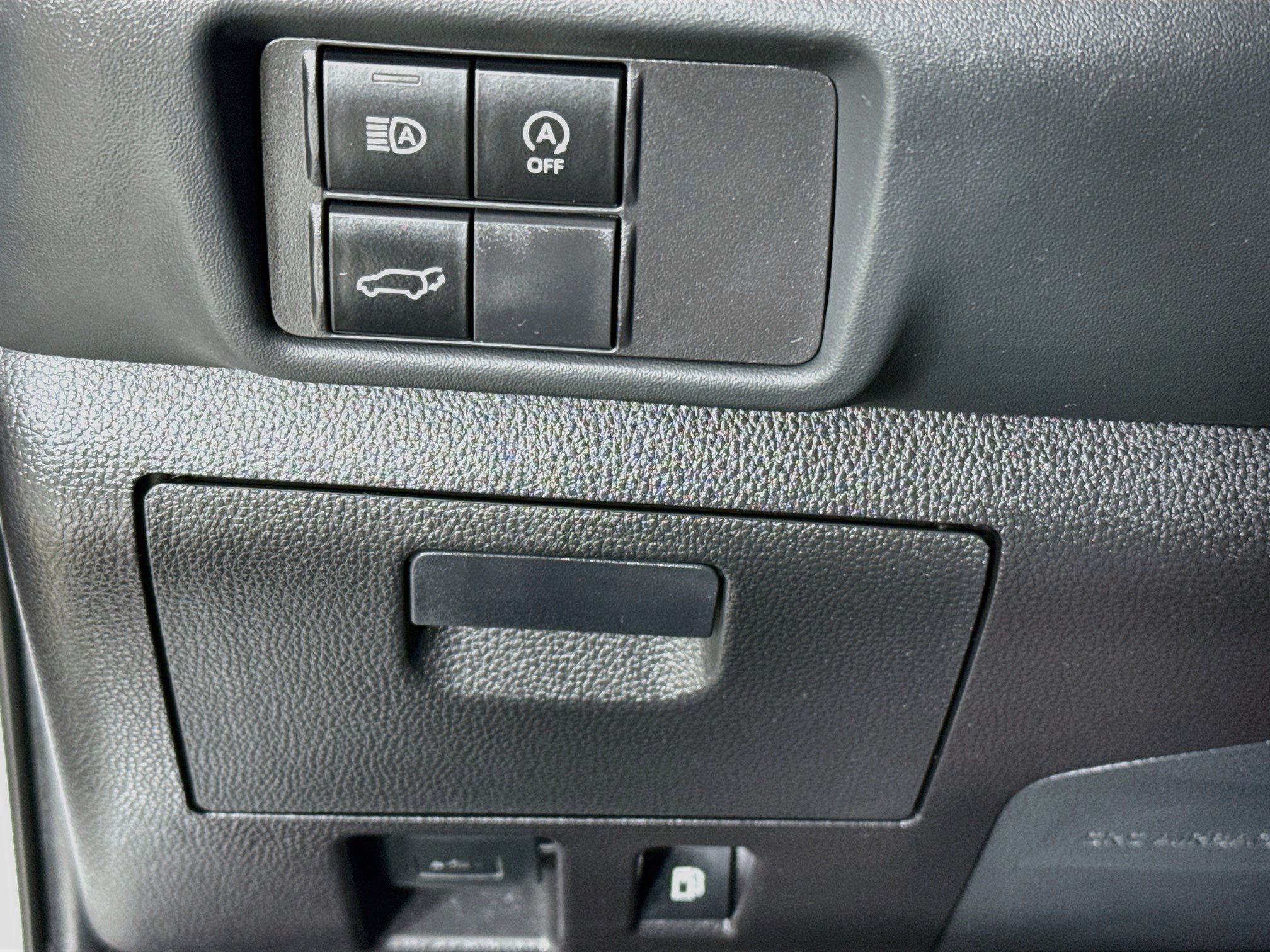Used 2023 Toyota Highlander LE AWD/4WD image 12