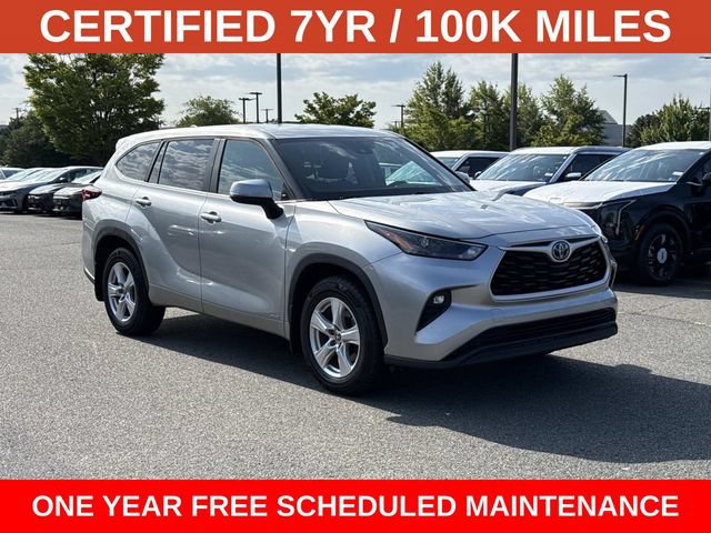Used 2024 Toyota Highlander LE AWD/4WD image 1