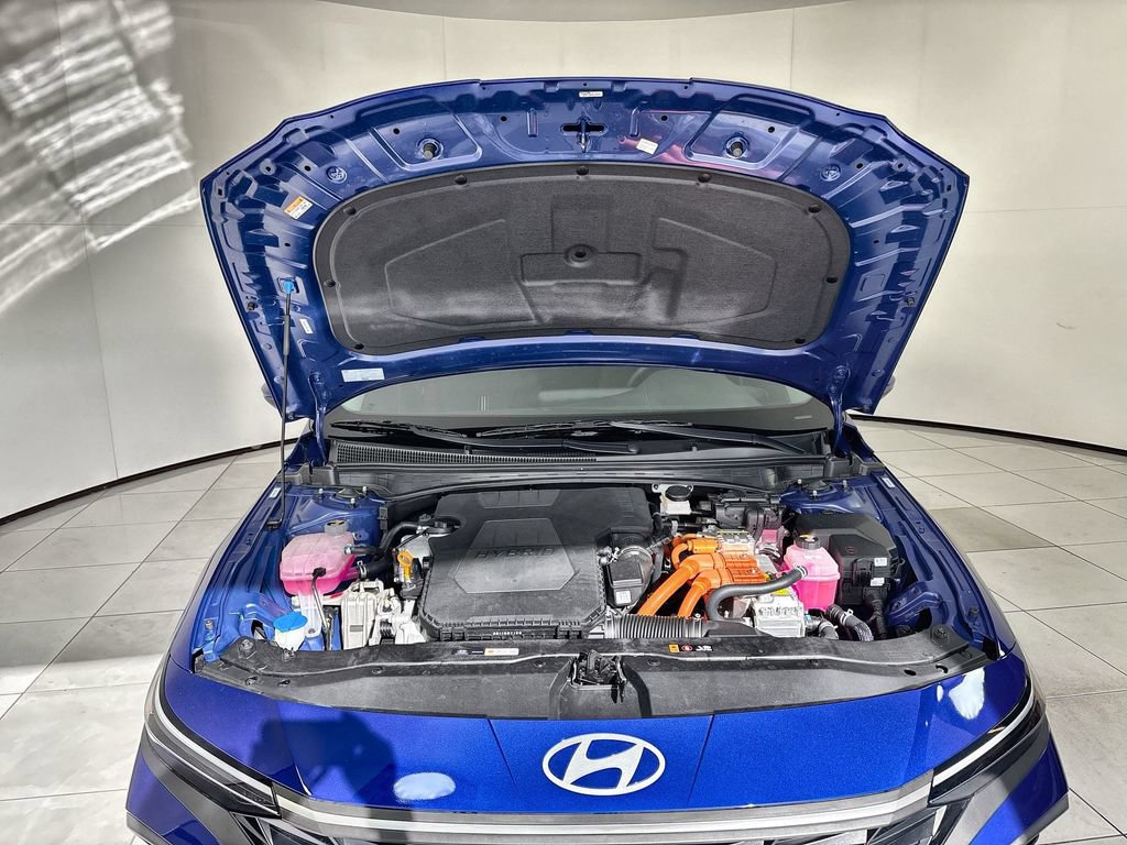Certified 2025 Hyundai Elantra Hybrid FWD image 17