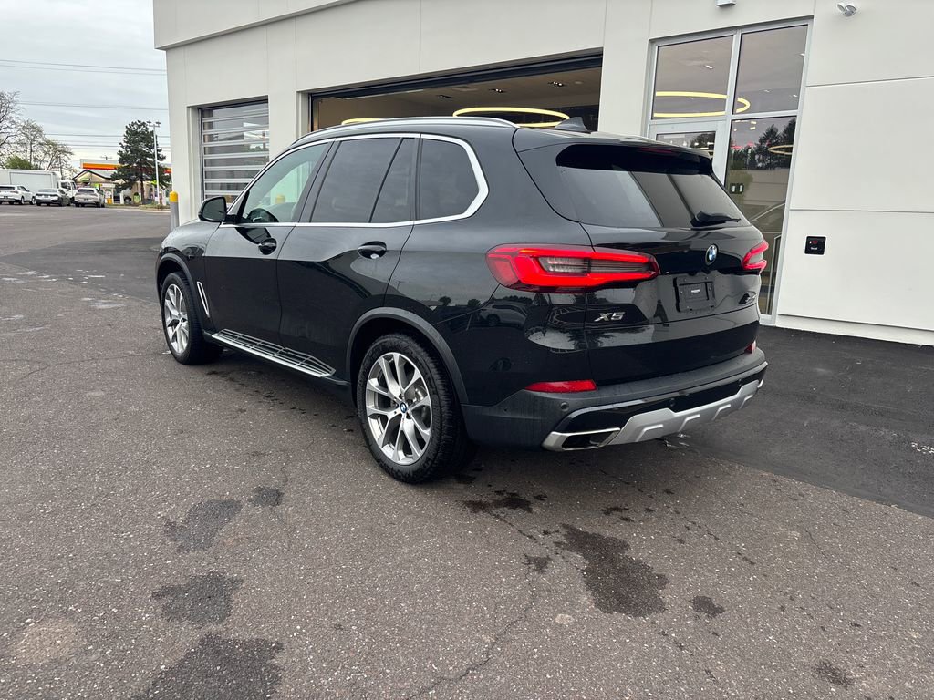 Used 2019 BMW X5 xDrive40i w/ Premium Package 2 AWD/4WD image 4