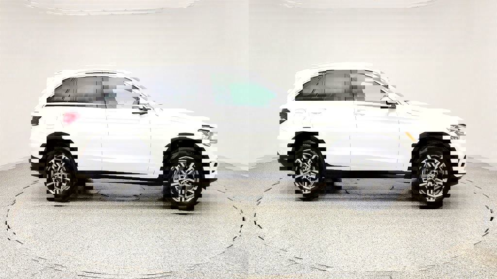 Used 2022 Mercedes-Benz GLC 300 4MATIC w/ Multimedia Package Lite image 4